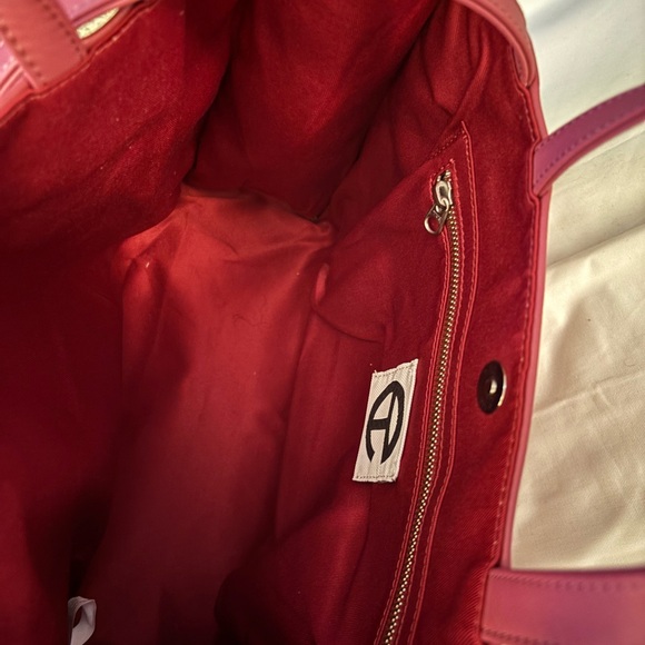 NEW Telfar Corned Beef Medium Bag - Picture 2 of 3